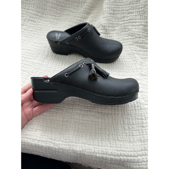 Dansko Matte Black Clog with Fringe Tassle Size 37 - Picture 4 of 9